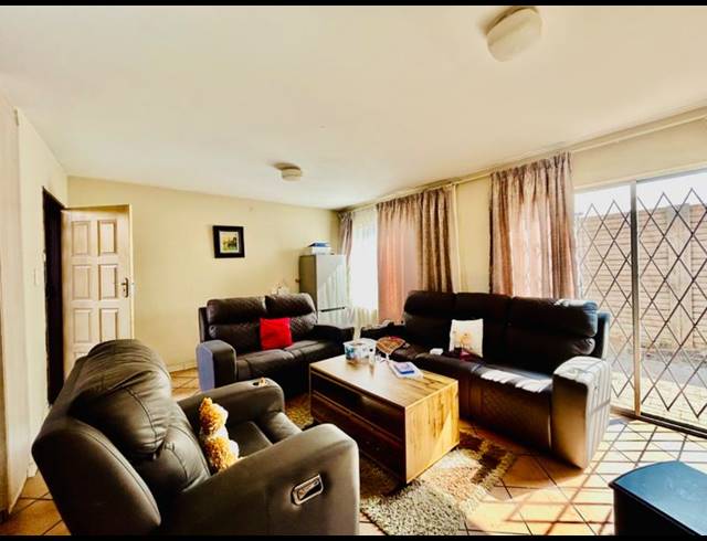 2 BEDROOM HOUSE FOR SALE IN VANDERBIJLPARK CE 3
